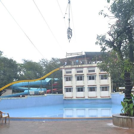 Hotel United 21 Retreat, Lonavala Esterno foto