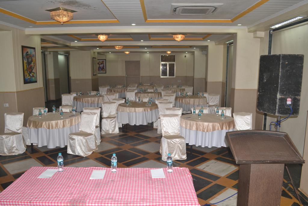 Hotel United 21 Retreat, Lonavala Esterno foto