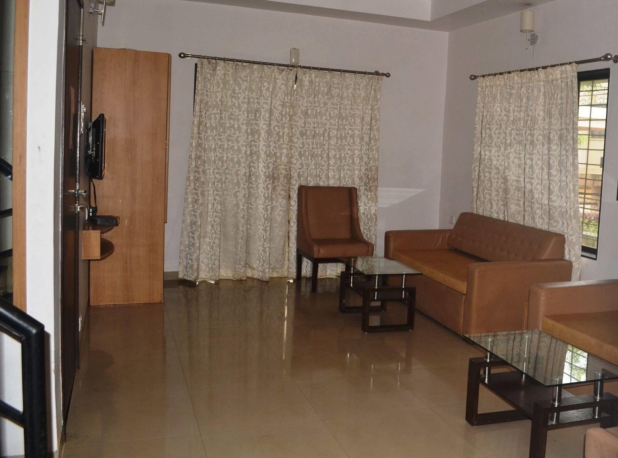 Hotel United 21 Retreat, Lonavala Esterno foto