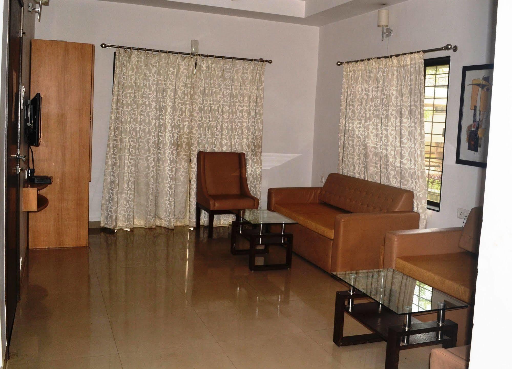Hotel United 21 Retreat, Lonavala Esterno foto