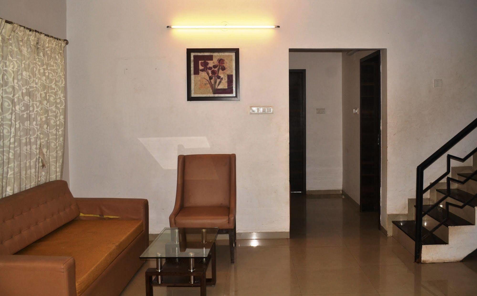 Hotel United 21 Retreat, Lonavala Esterno foto